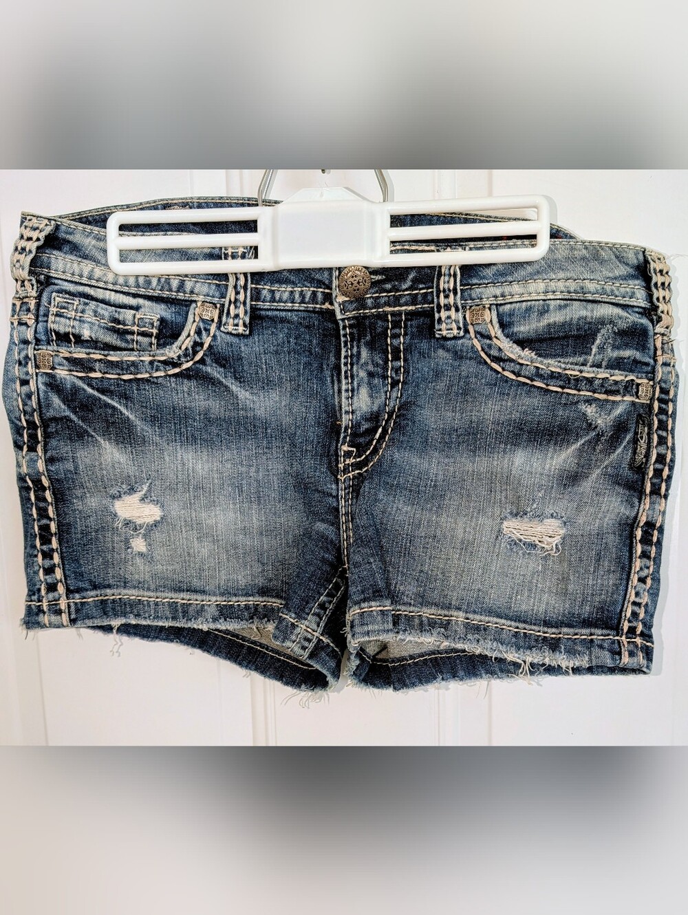 Like New Silver Jeans Aiko Distressed Women’s Shorts - Size 31/3
